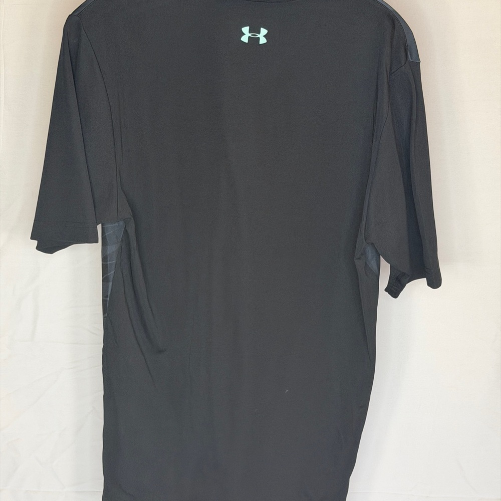 Under‎ Armour Men's Polo in Black and Blue Pattern - Picture 4 of 6